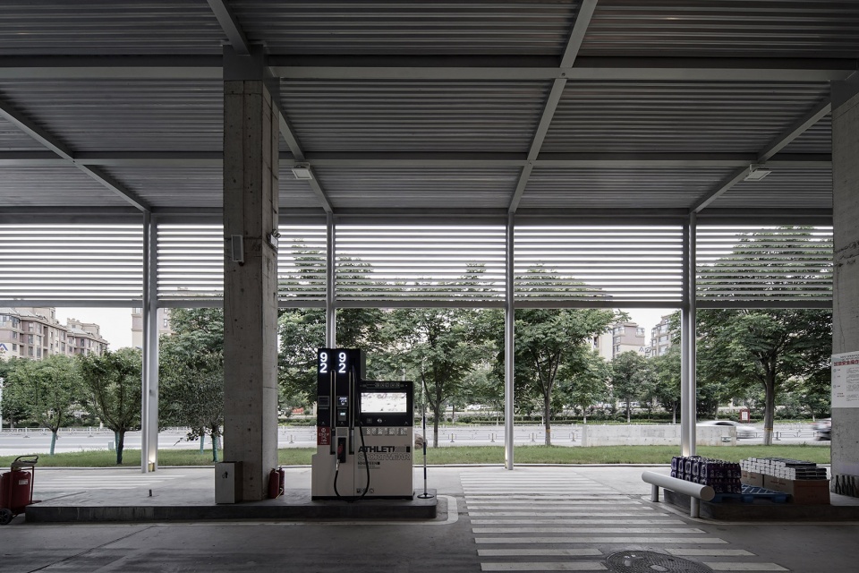Yuda Petrol Station China by Huizong Design and Research Office