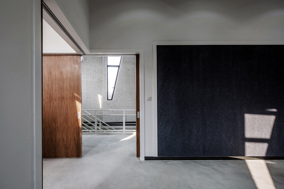 Guangzhou North Island Creative Park Management Center by Mutual Architecture