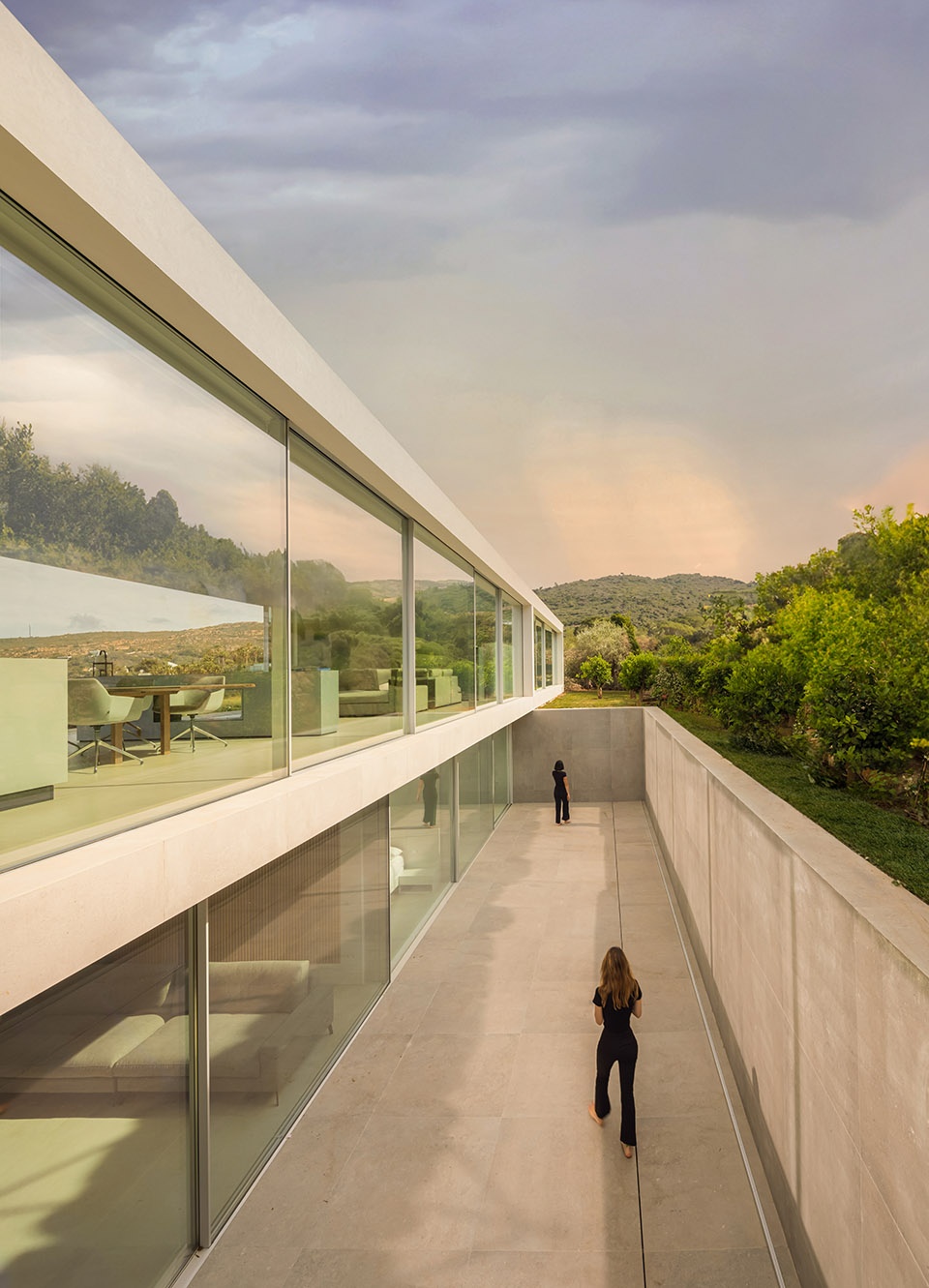 House On The Air by Fran Silvestre Arquitectos