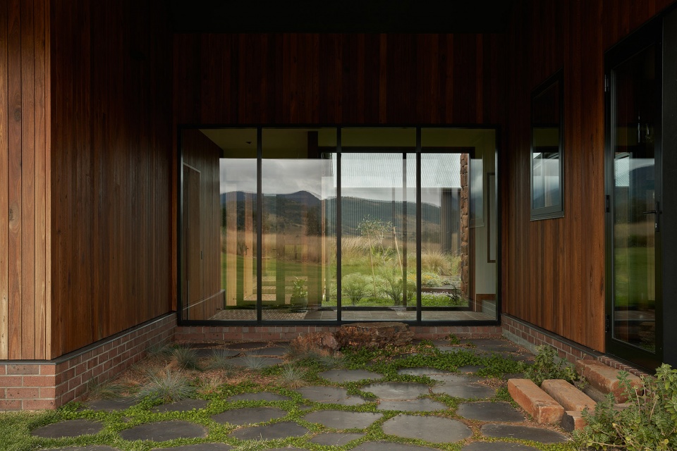 House in the Dry by MRTN Architects