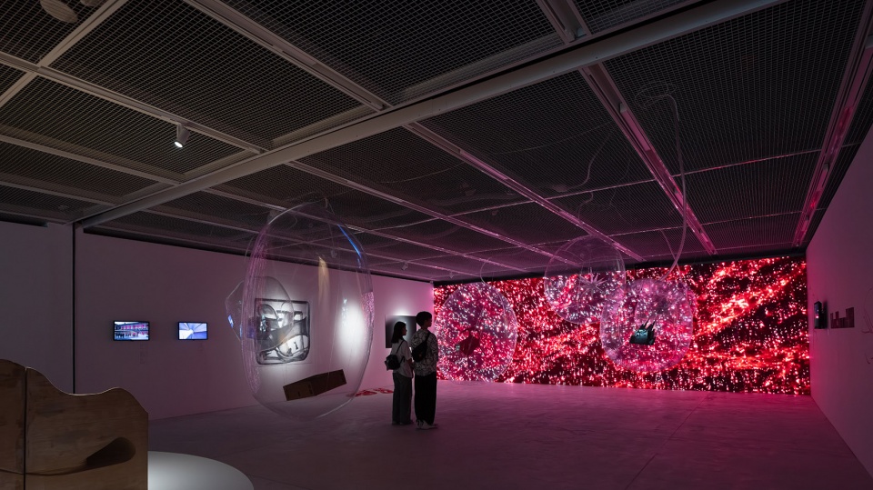 mad Exhibition the Moving Earth