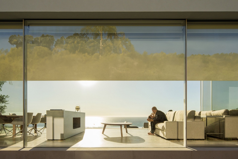 House On The Air by Fran Silvestre Arquitectos