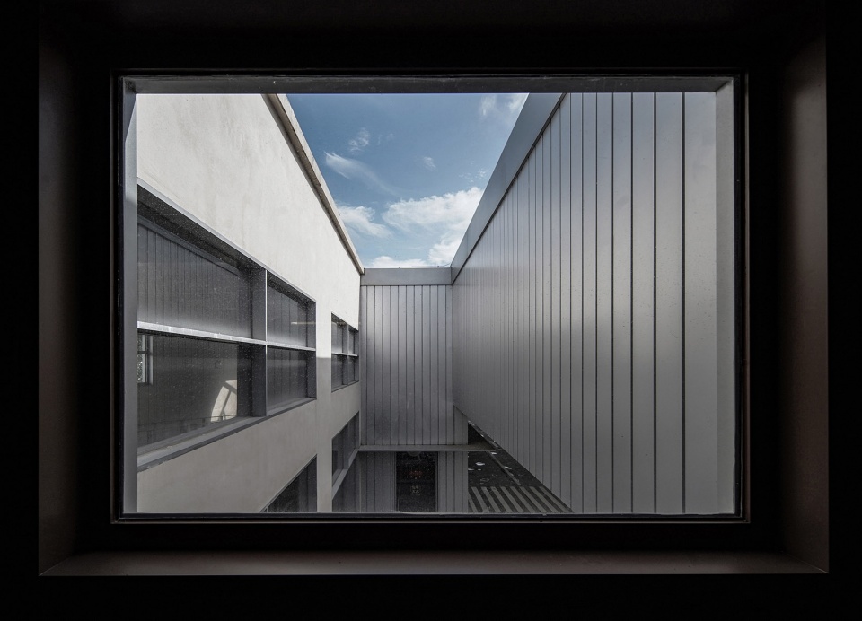 Yuda Petrol Station China by Huizong Design and Research Office
