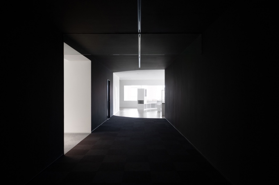 暗长展厅看向纪念品店 Dark Long Gallery Hall