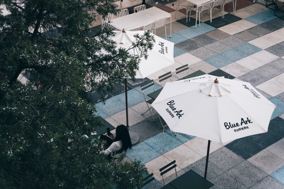 blue ark cheongpyeongraku tavern dao cafe by daga architects