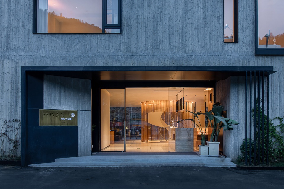 yixing 23 bay rock hotel by su architects
