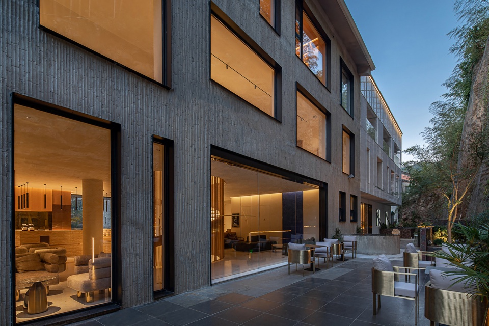 yixing 23 bay rock hotel by su architects