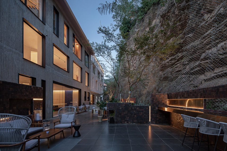 yixing 23 bay rock hotel by su architects