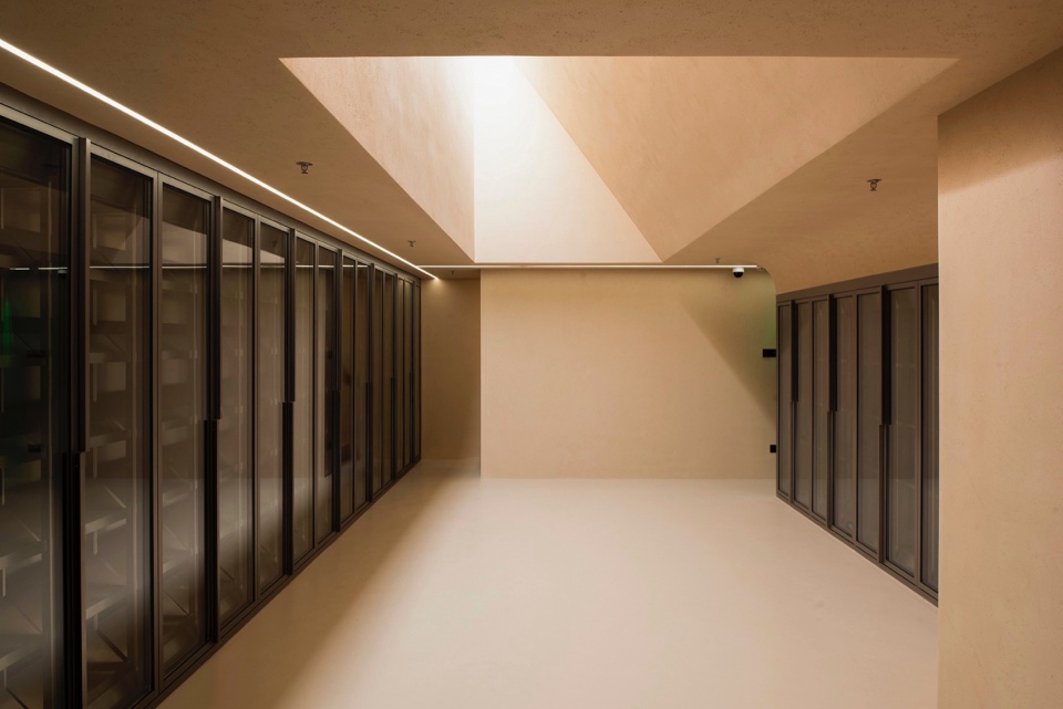 一层展示销售区©宋肖澹 caveau de xtd wine store by monoarchi