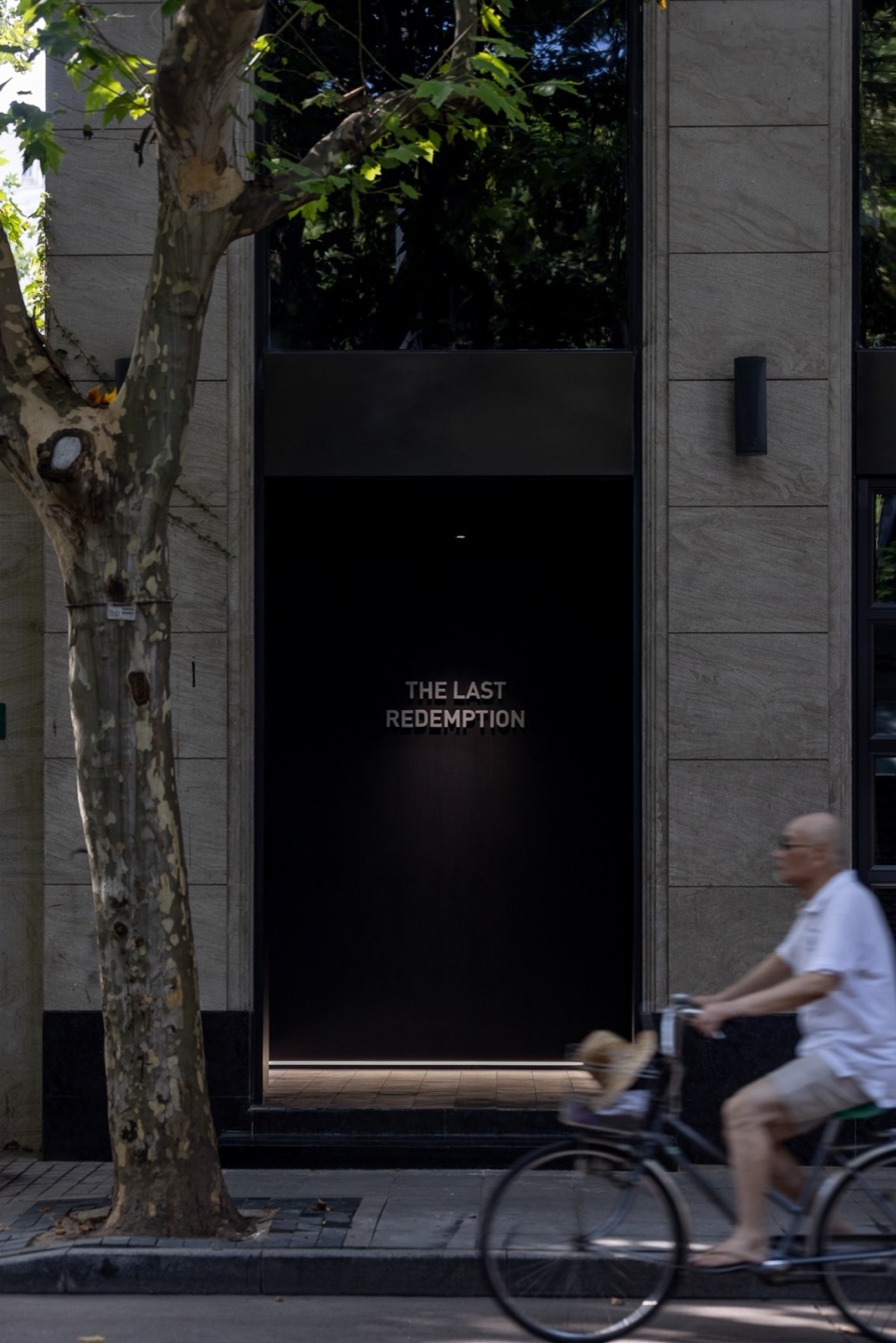 入口 摄影 WM STUDIO 26 the last redemption fashion store by displacement design