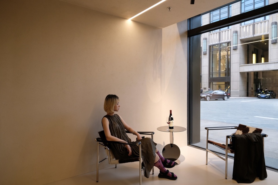 展示及休息空间1©ChaoS caveau de xtd wine store by monoarchi