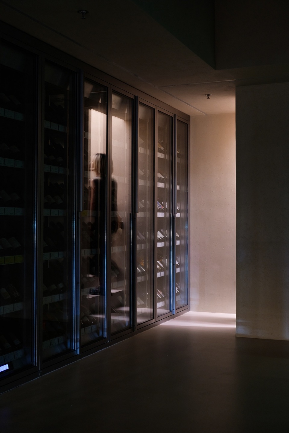 影与光©ChaoS caveau de xtd wine store by monoarchi