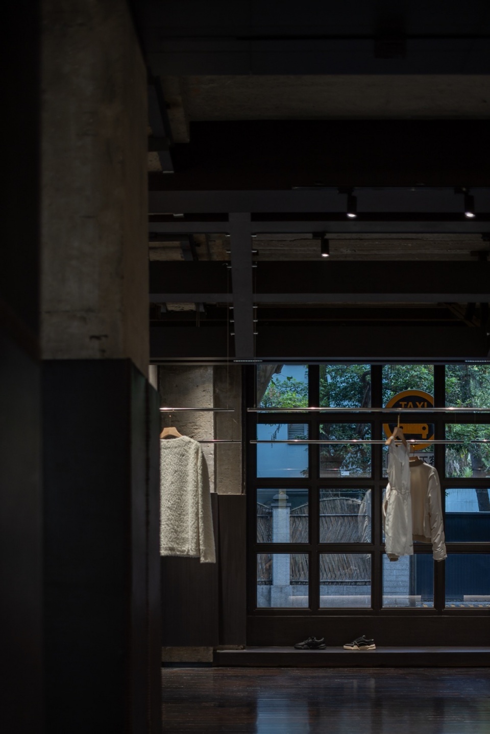 摄影 WM STUDIO 10 the last redemption fashion store by displacement design