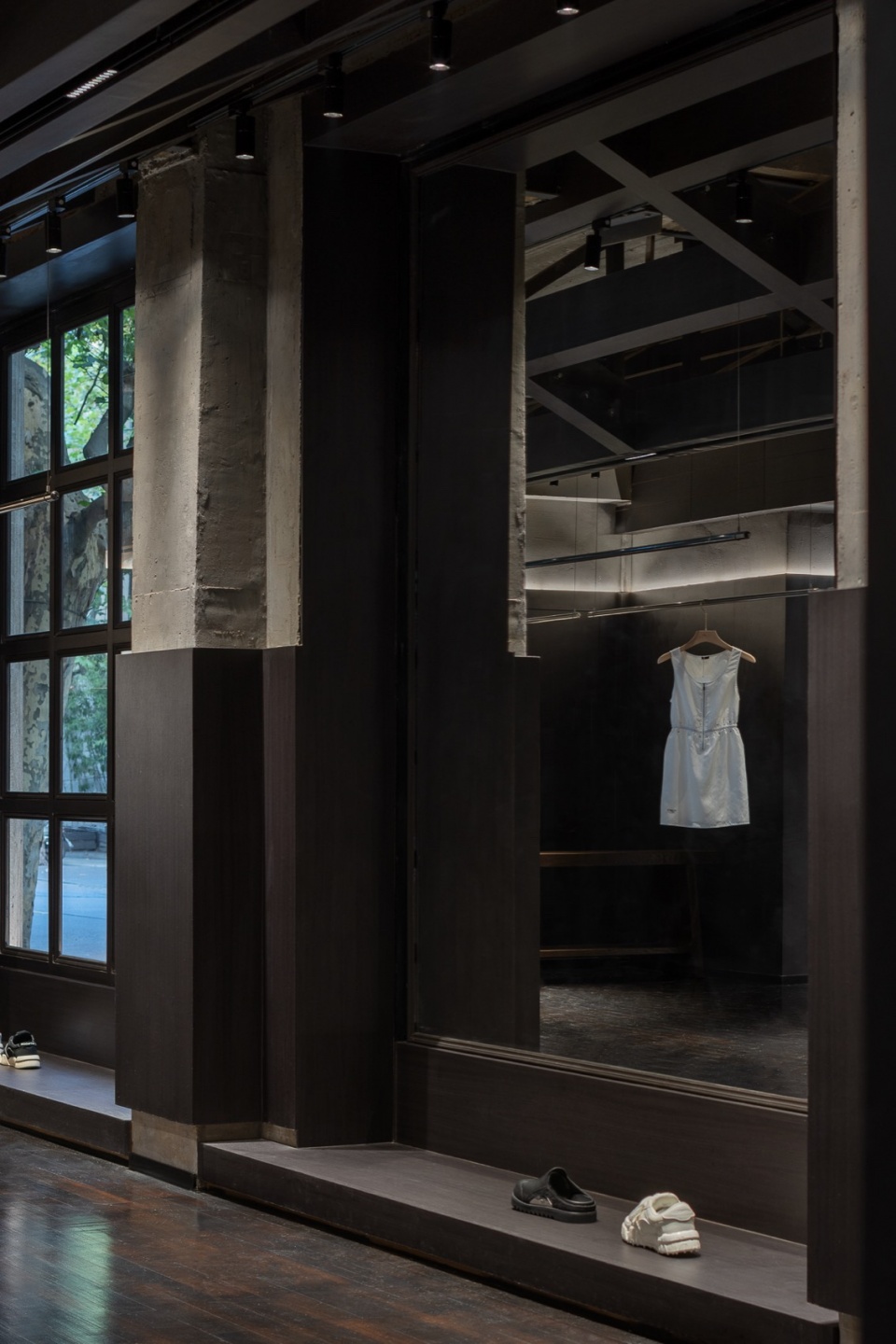 摄影 WM STUDIO 13 the last redemption fashion store by displacement design