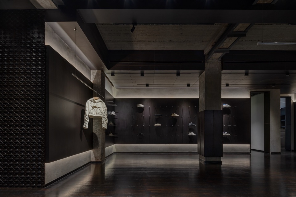 鞋墙 摄影 WM STUDIO 19 the last redemption fashion store by displacement design
