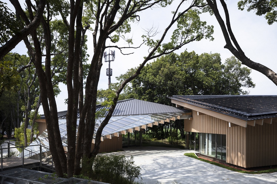 kaneka wellness center by kengo kuma and associates