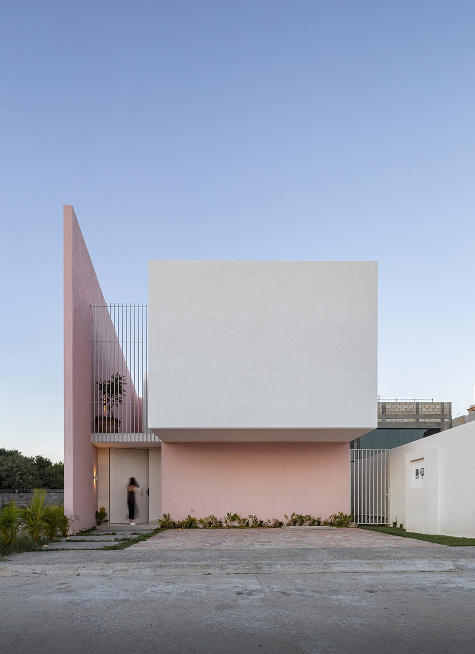 casa banderas by rea studio