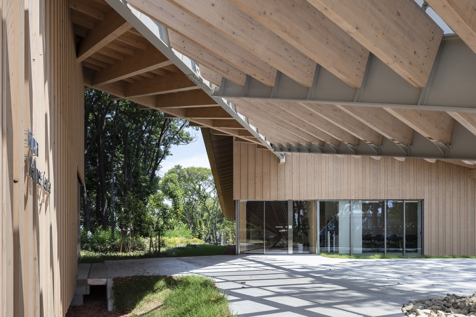 kaneka wellness center by kengo kuma and associates
