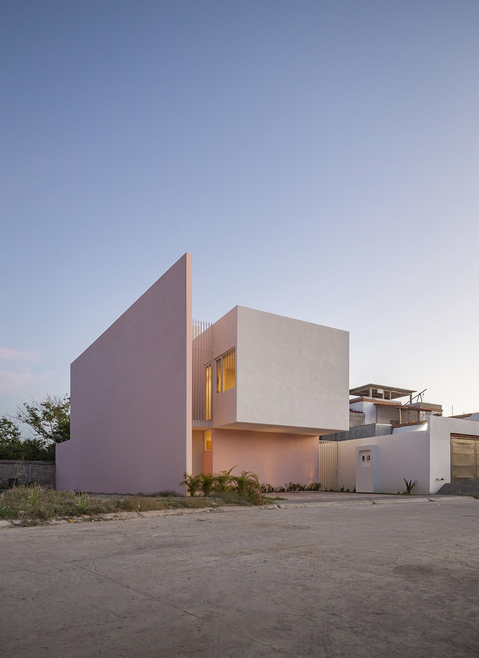 casa banderas by rea studio