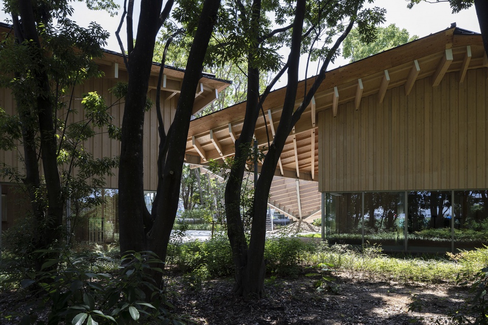 kaneka wellness center by kengo kuma and associates