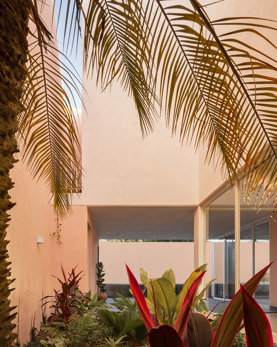casa banderas by rea studio
