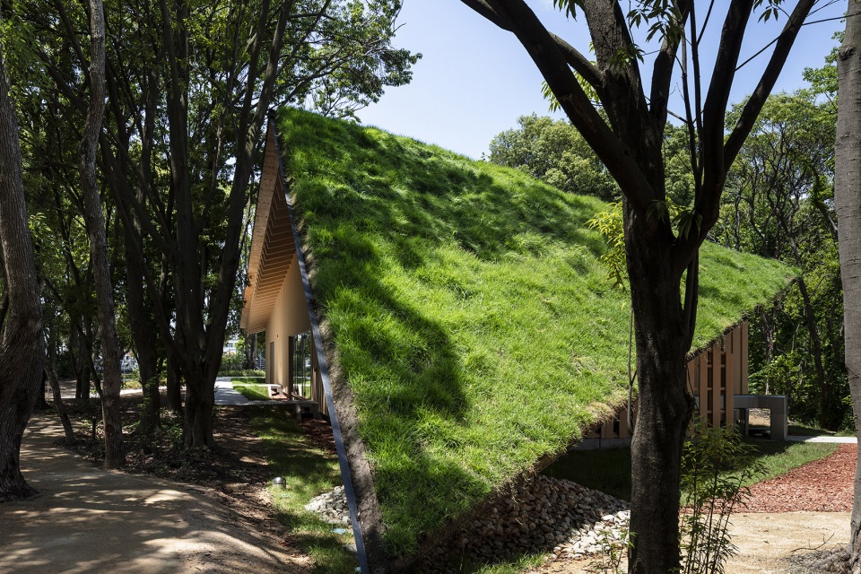 kaneka wellness center by kengo kuma and associates