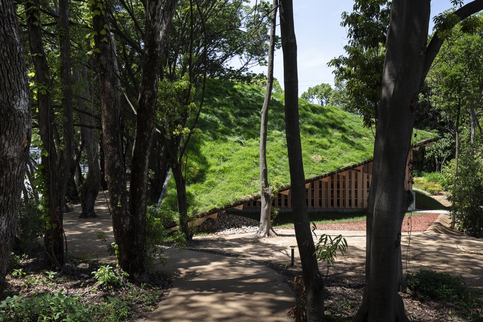 kaneka wellness center by kengo kuma and associates