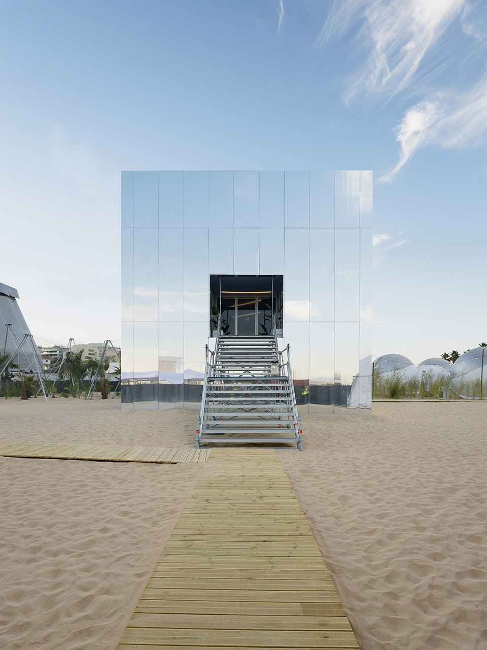 olimpo nomade installation by langarita navarro arquitectos