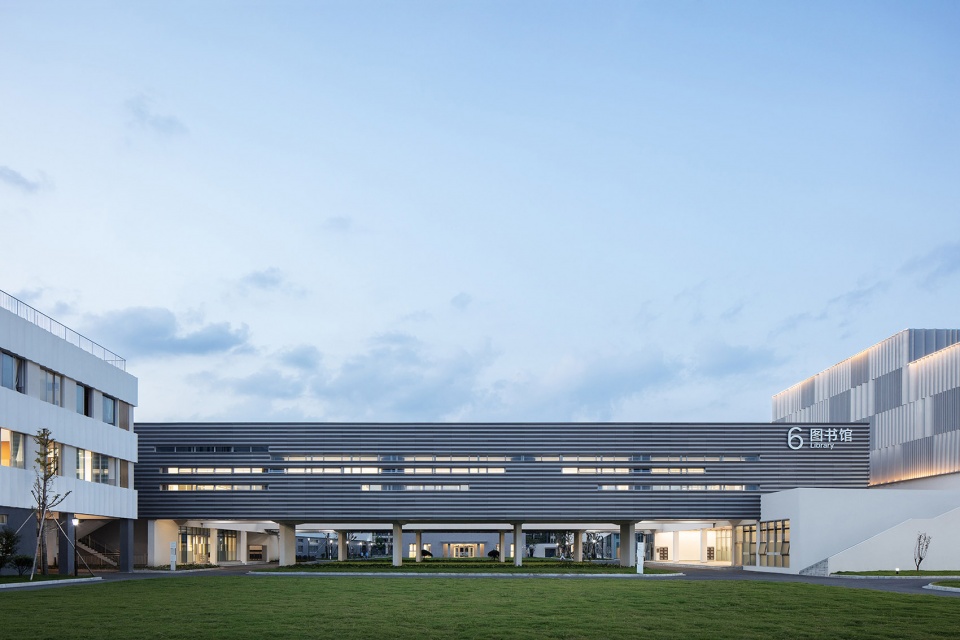 Ningbo Gulin Vocational High School by ARCHIS Design Studio
