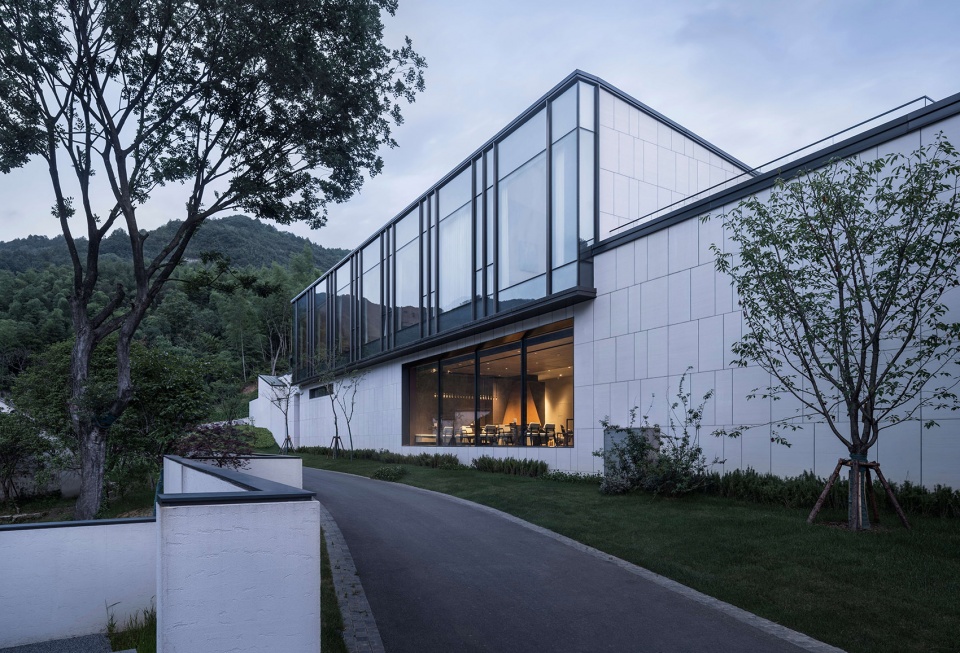 ten yards hotel by city town architects