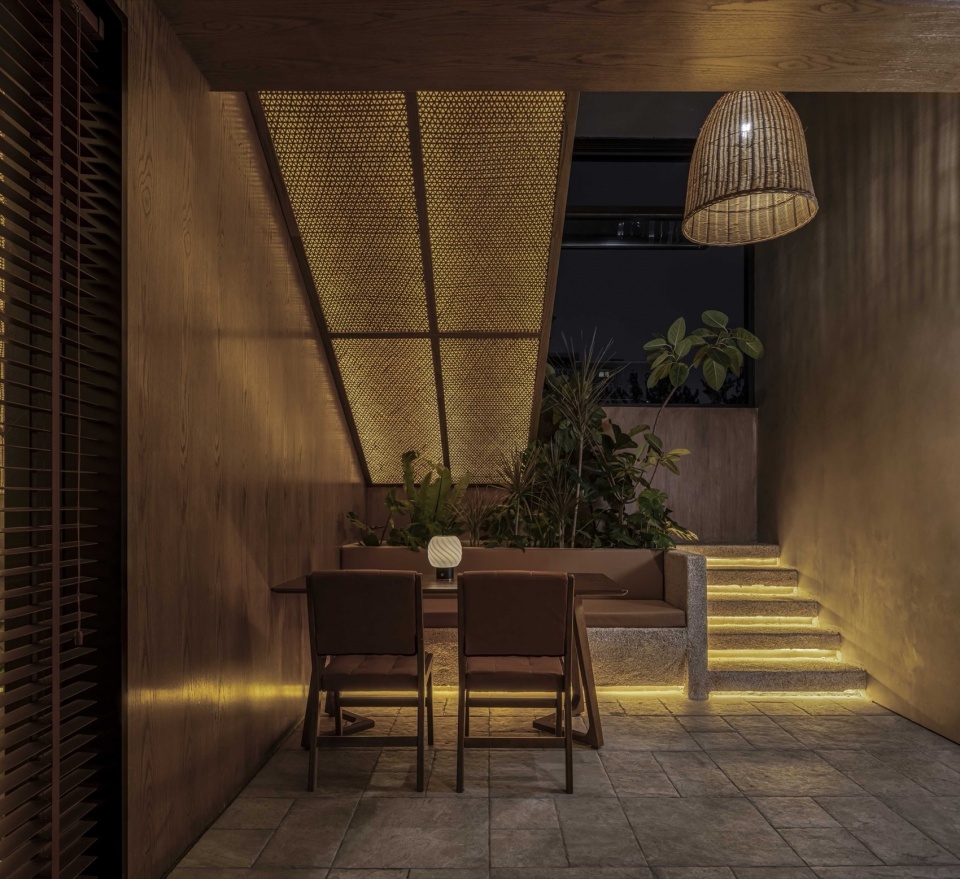 the bond restaurant by daga architects