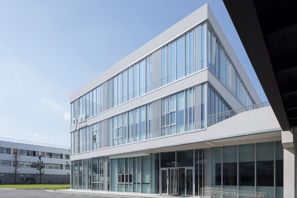 Ningbo Gulin Vocational High School by ARCHIS Design Studio