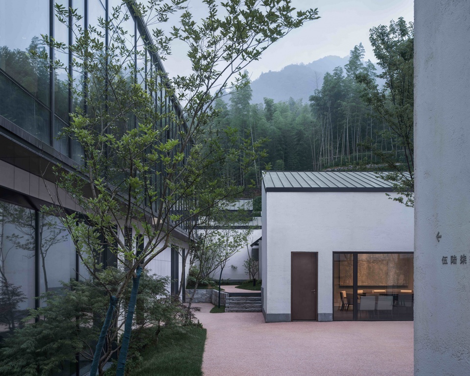 ten yards hotel by city town architects