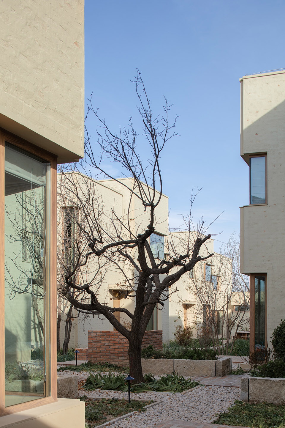 the long circle bb by nomos architects