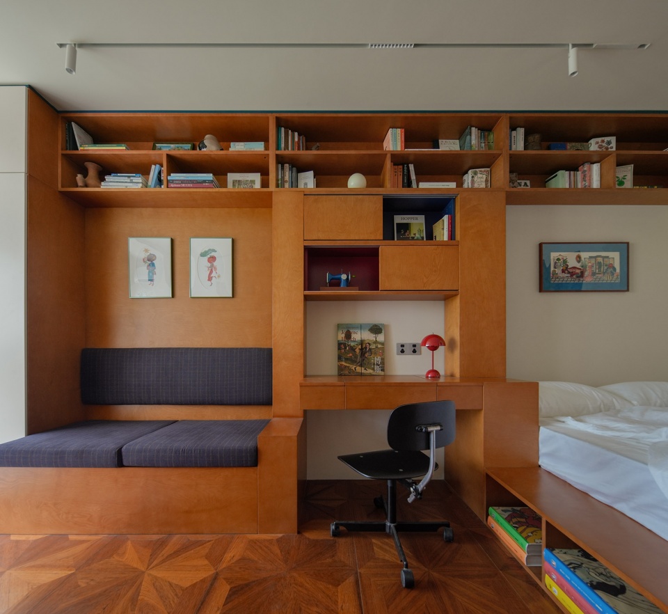 illustrators home of three primary colors by nul architects
