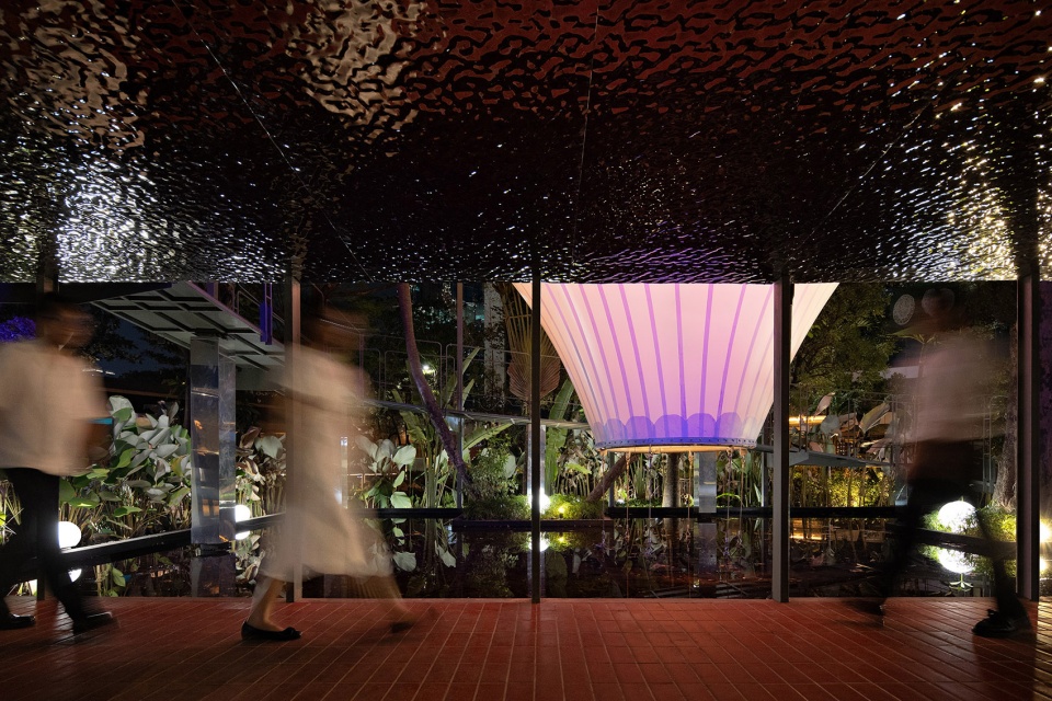 stalk tree hugger bar by radar architects