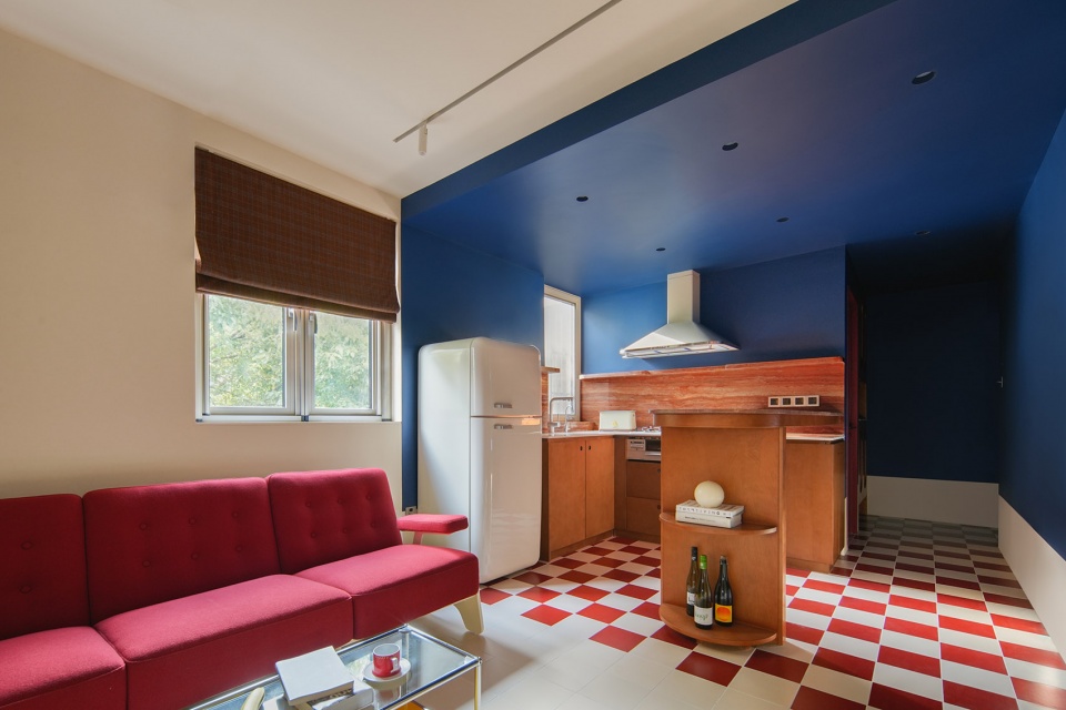 illustrators home of three primary colors by nul architects