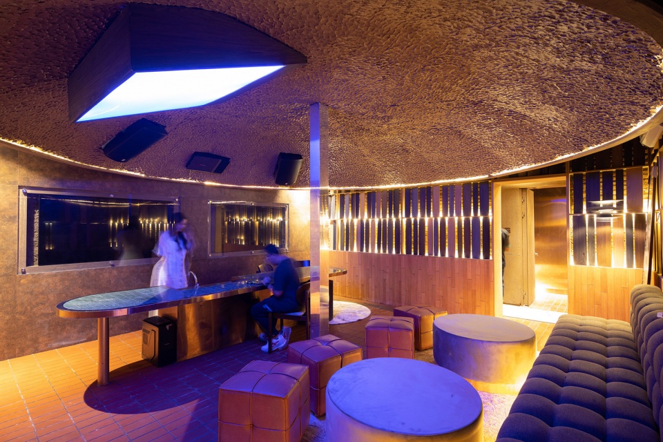 stalk tree hugger bar by radar architects