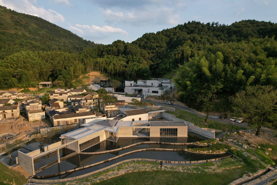 ten yards hotel by city town architects