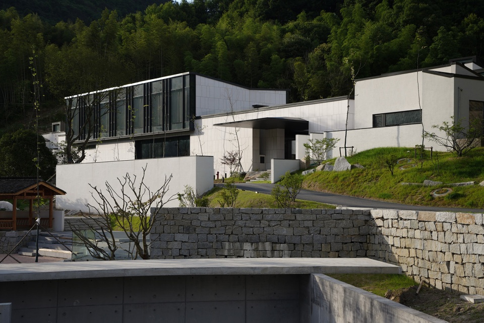 ten yards hotel by city town architects
