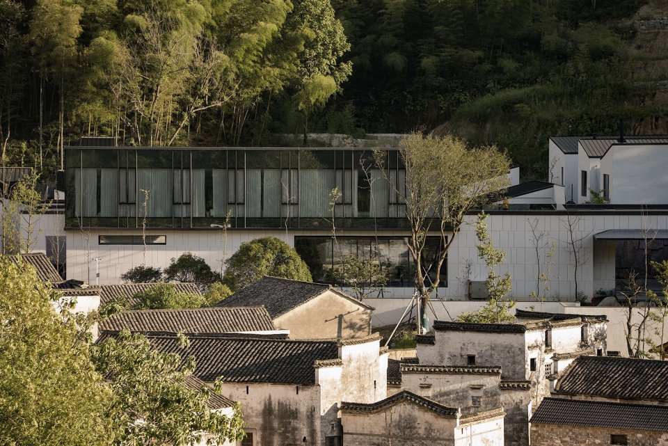 ten yards hotel by city town architects