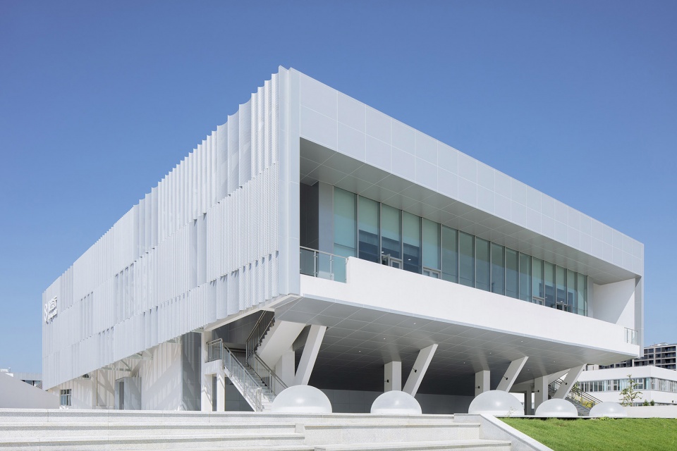 Ningbo Gulin Vocational High School by ARCHIS Design Studio