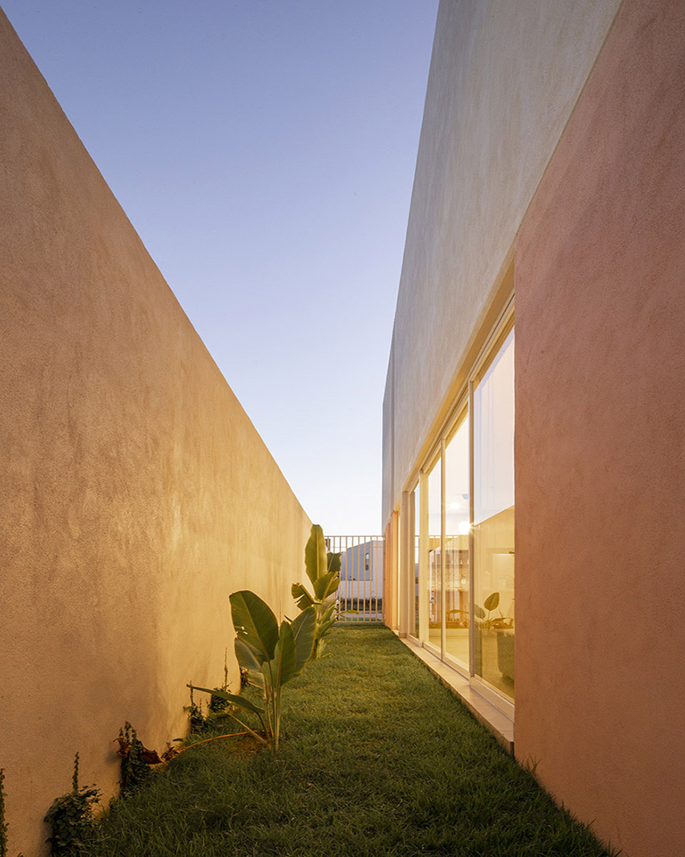 casa banderas by rea studio