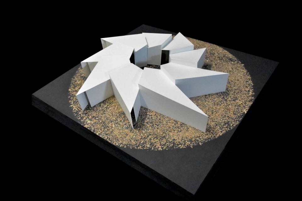 The multiple volumes create a detour and a centering experience ©HAS design and research