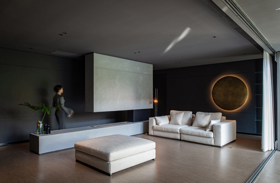 black and white residence by studio dotcof