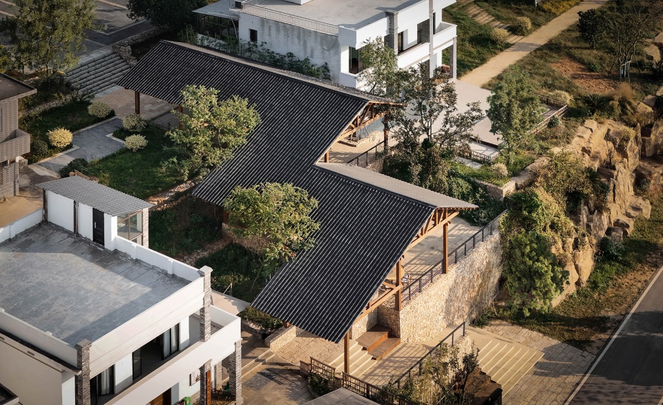 continuous roof wooden structure in dongyang by galaxy arch