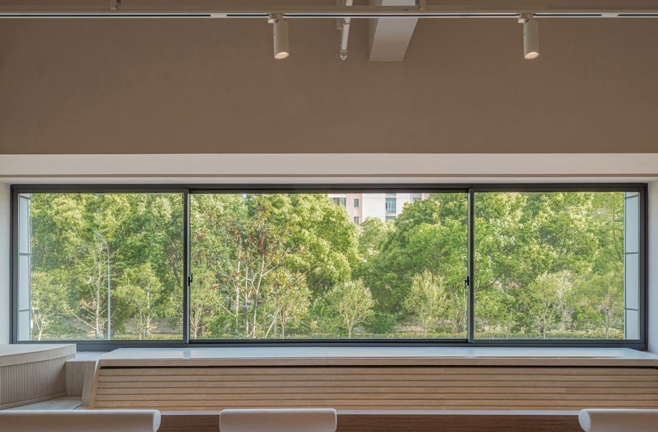 cutting the wall and borrowing the view by studio dotcof