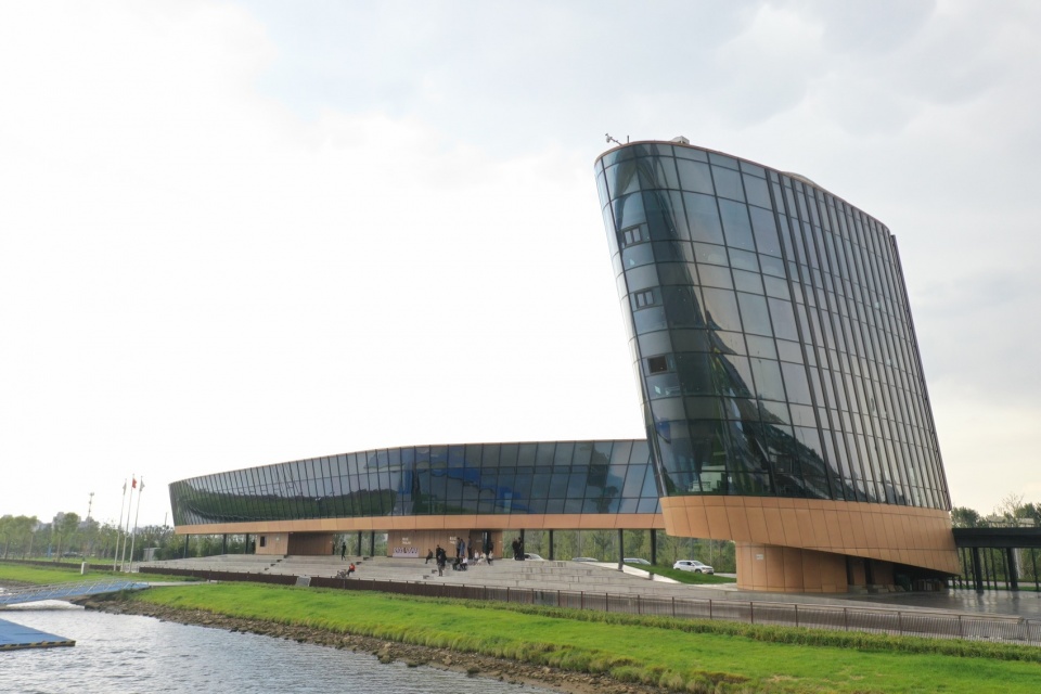 taiyuan water sport center by delugan meissl associated architects