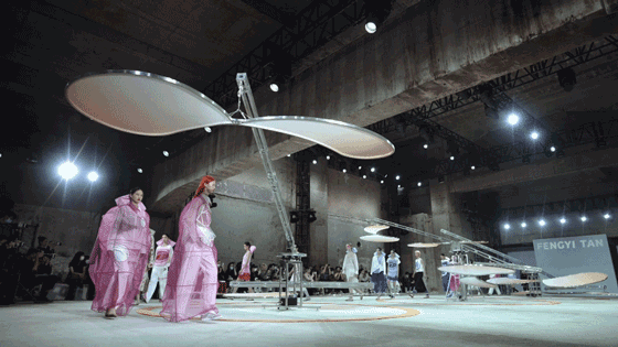 fengyi tan 23ss show by atelier tuo