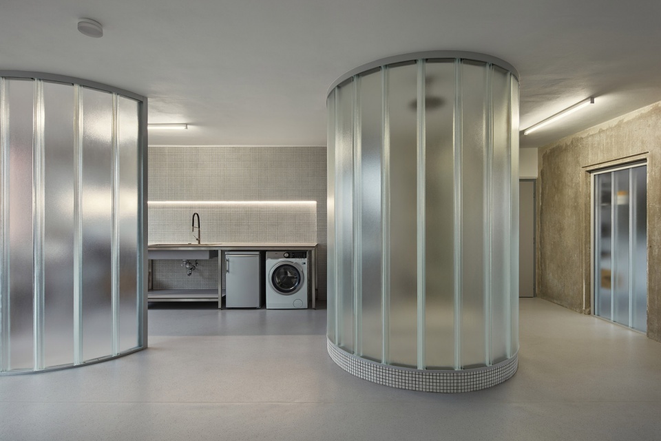sculptors apartment by neuhausl hunal